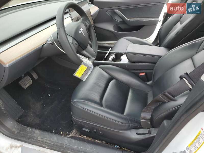 Седан Tesla Model 3 2019 в Львове