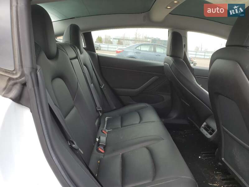 Седан Tesla Model 3 2019 в Львове