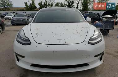 Седан Tesla Model 3 2020 в 