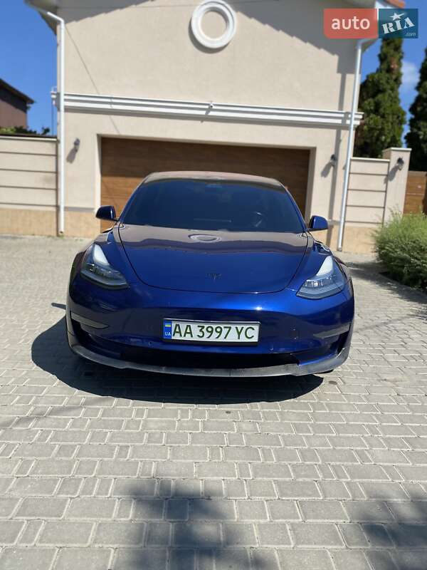 Седан Tesla Model 3 2018 в Одесі