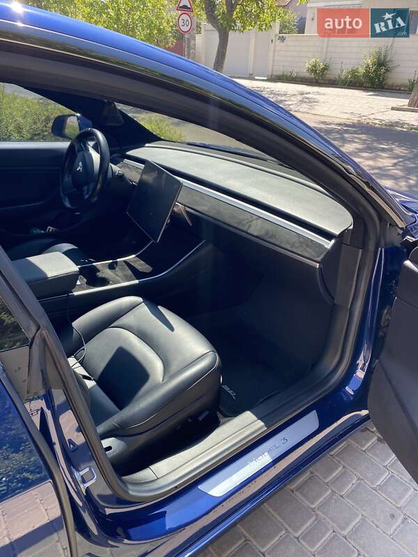 Седан Tesla Model 3 2018 в Одесі