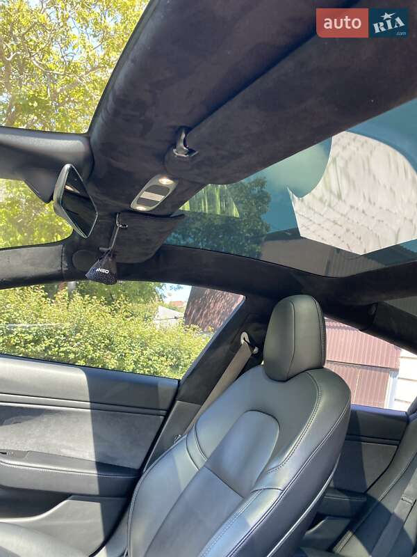 Седан Tesla Model 3 2018 в Одесі