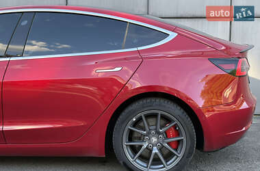 Седан Tesla Model 3 2020 в 