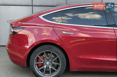 Седан Tesla Model 3 2020 в 