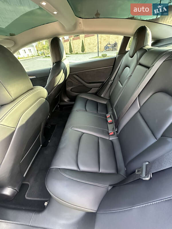 Седан Tesla Model 3 2022 в Измаиле