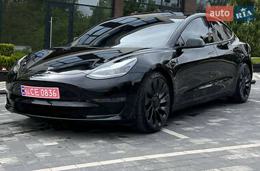 Седан Tesla Model 3 2021 в 