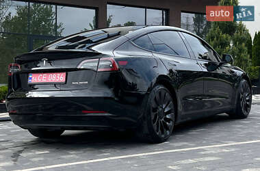 Седан Tesla Model 3 2021 в 