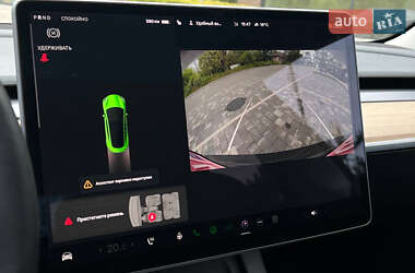Седан Tesla Model 3 2021 в 
