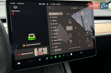Седан Tesla Model 3 2021 в 