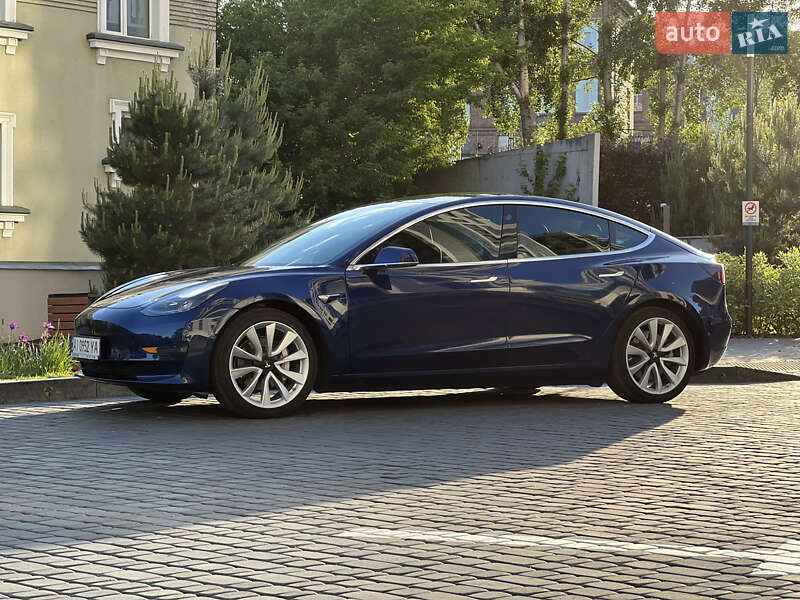 Седан Tesla Model 3 2019 в Киеве