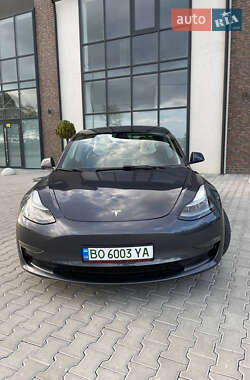Седан Tesla Model 3 2022 в 