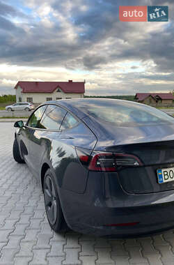 Седан Tesla Model 3 2022 в 