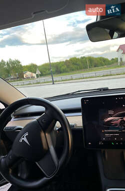 Седан Tesla Model 3 2022 в 