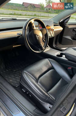 Седан Tesla Model 3 2022 в 