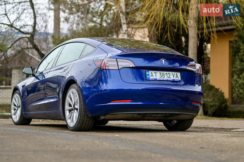 Седан Tesla Model 3 2022 в Ивано-Франковске