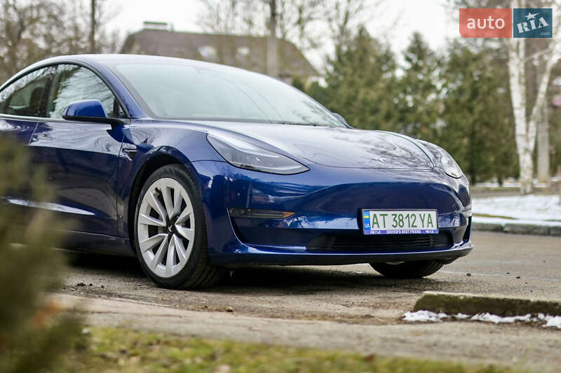 Седан Tesla Model 3 2022 в Ивано-Франковске