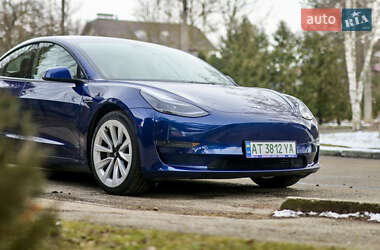 Седан Tesla Model 3 2022 в 