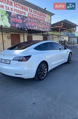 Седан Tesla Model 3 2020 в 