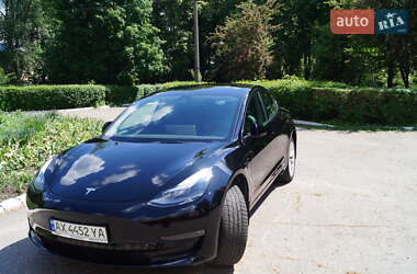 Седан Tesla Model 3 2022 в 