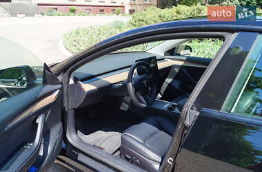 Седан Tesla Model 3 2022 в 
