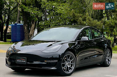 Седан Tesla Model 3 2021 в 