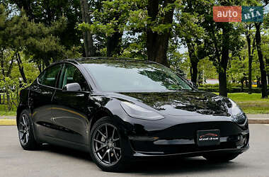 Седан Tesla Model 3 2021 в 