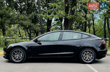 Седан Tesla Model 3 2021 в 