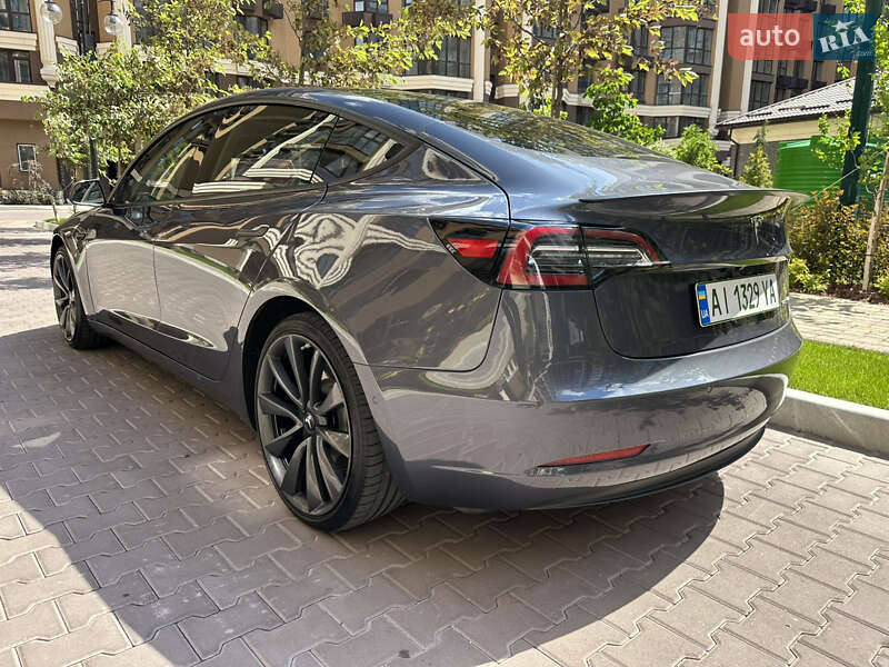 Седан Tesla Model 3 2018 в Києві