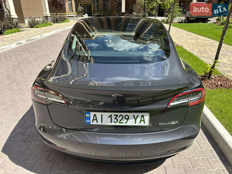 Седан Tesla Model 3 2018 в Києві