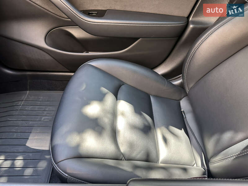 Седан Tesla Model 3 2018 в Києві