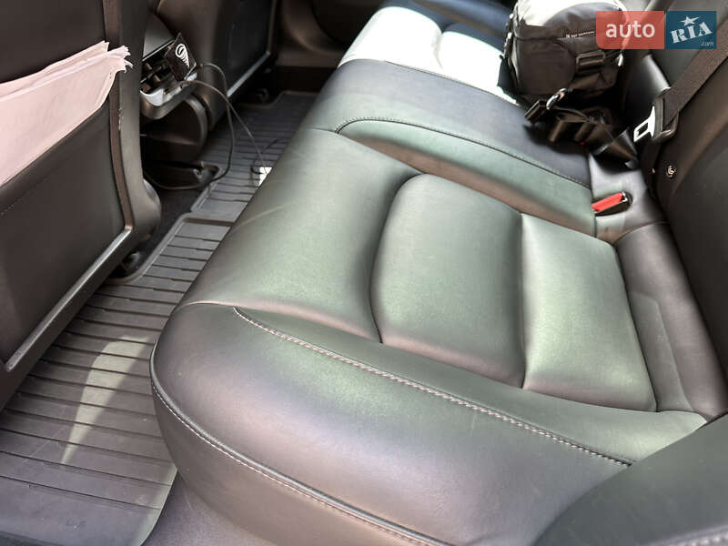Седан Tesla Model 3 2018 в Києві