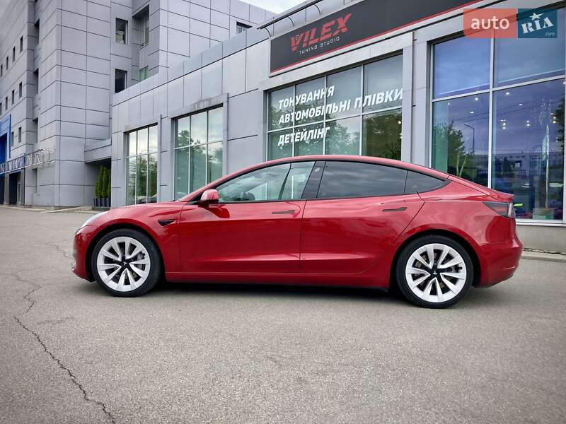 Седан Tesla Model 3 2022 в Києві
