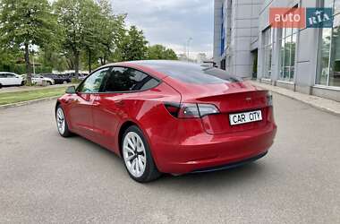 Седан Tesla Model 3 2022 в 