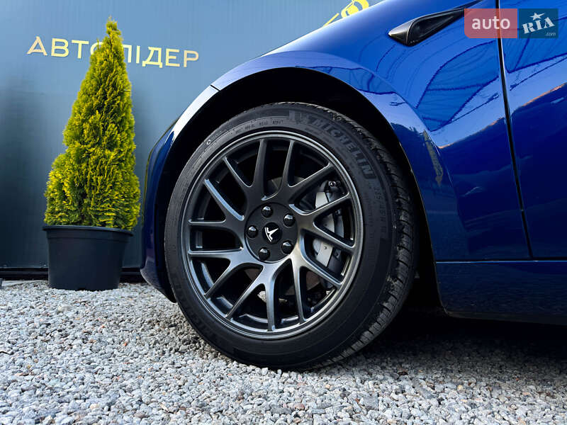 Седан Tesla Model 3 2024 в Одесі