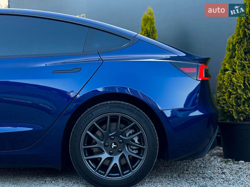 Седан Tesla Model 3 2024 в Одесі