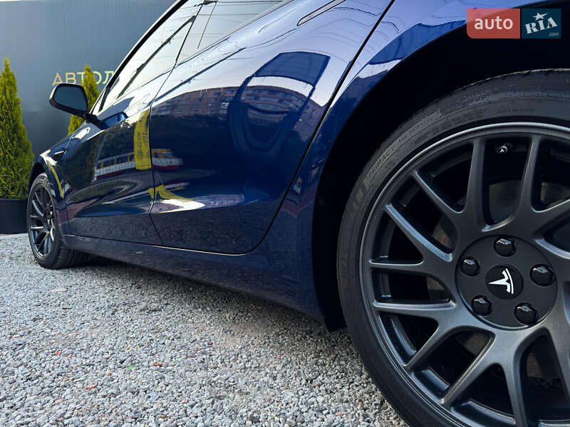Седан Tesla Model 3 2024 в Одесі