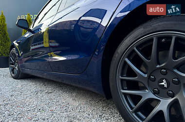 Седан Tesla Model 3 2024 в 