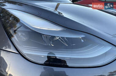 Седан Tesla Model 3 2021 в 