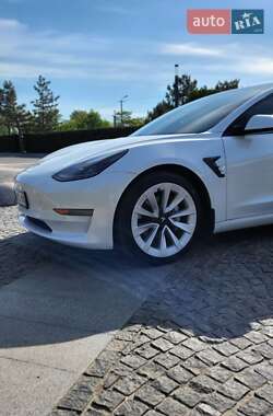 Седан Tesla Model 3 2021 в 