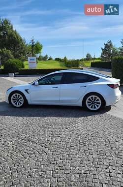 Седан Tesla Model 3 2021 в 