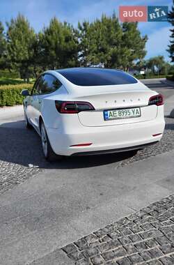 Седан Tesla Model 3 2021 в 