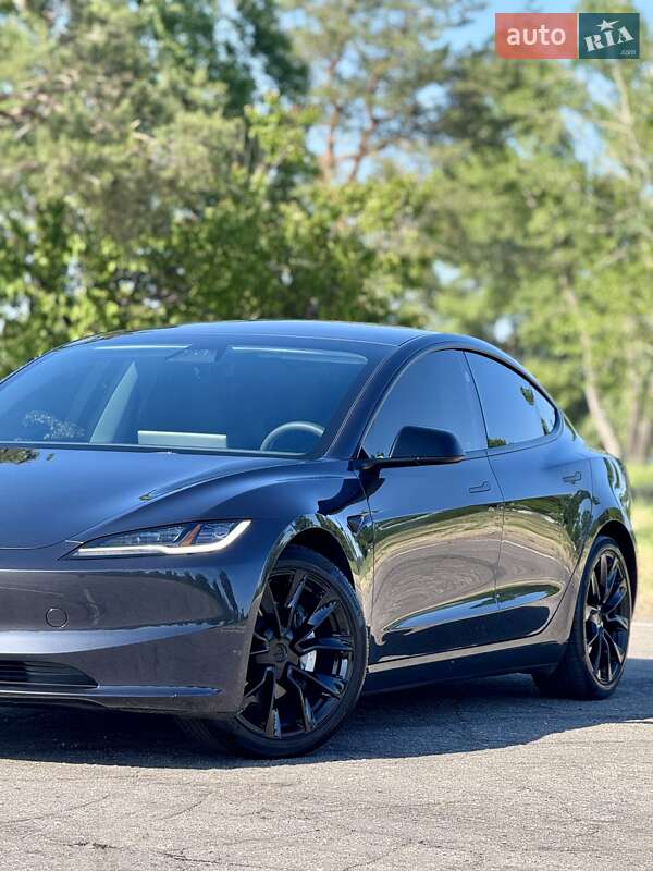 Седан Tesla Model 3 2024 в Дніпрі