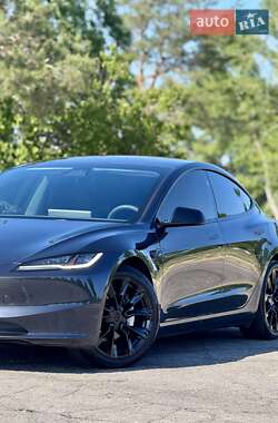 Седан Tesla Model 3 2024 в 