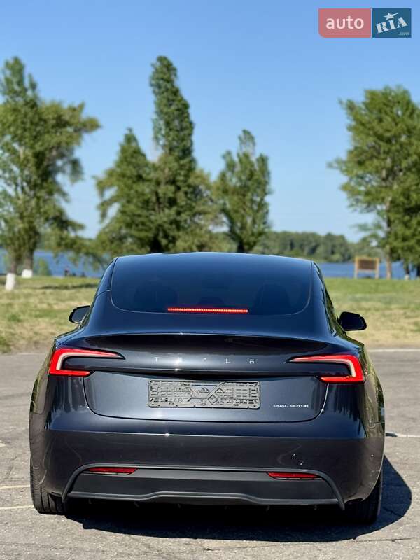Седан Tesla Model 3 2024 в Дніпрі