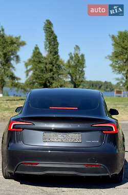 Седан Tesla Model 3 2024 в 