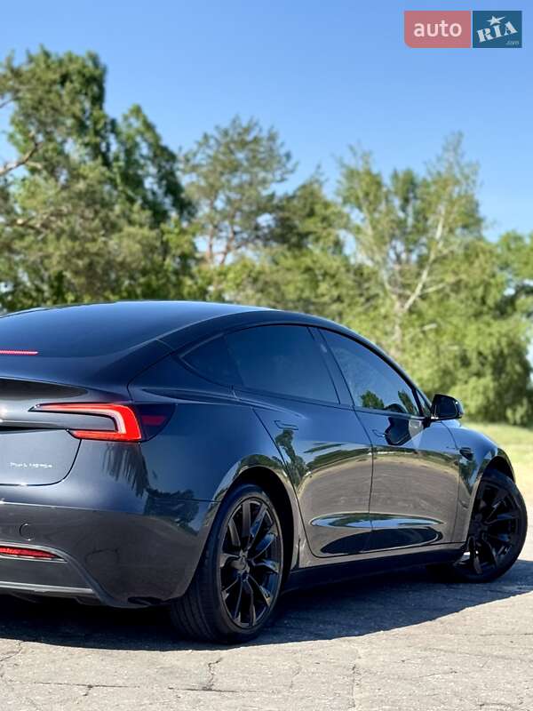 Седан Tesla Model 3 2024 в Дніпрі