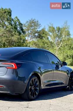 Седан Tesla Model 3 2024 в 