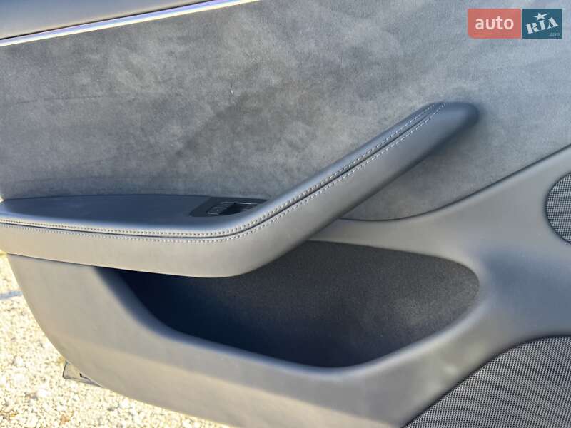 Седан Tesla Model 3 2024 в Дніпрі