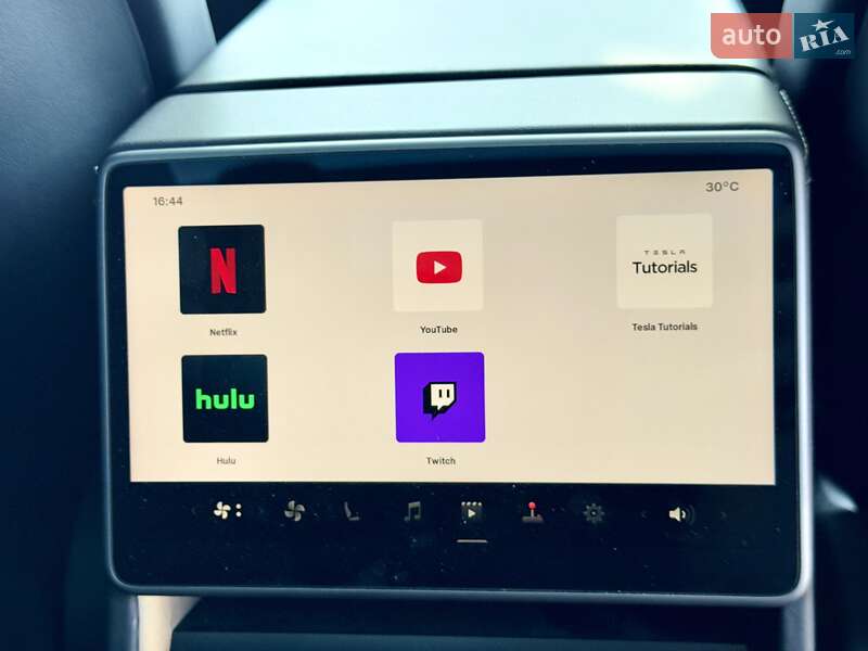 Седан Tesla Model 3 2024 в Дніпрі