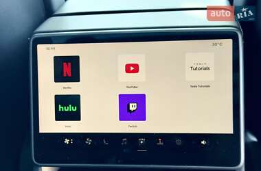 Седан Tesla Model 3 2024 в 